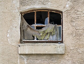 Draped window